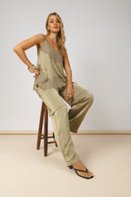 Conjunto blusa com renda e calça