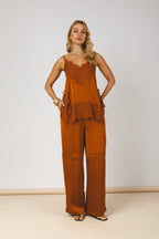 Conjunto blusa com renda e calça