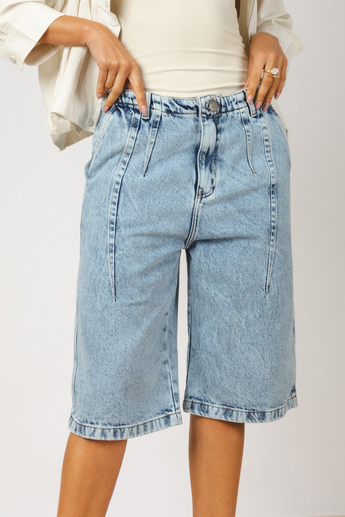Bermuda Jeans com Pence