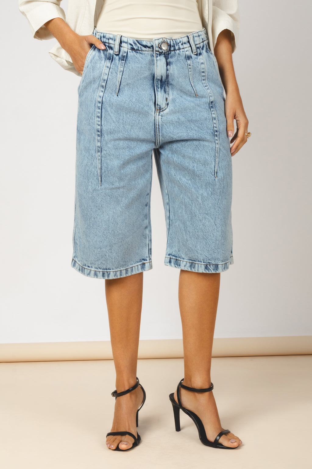 Bermuda Jeans com Pence