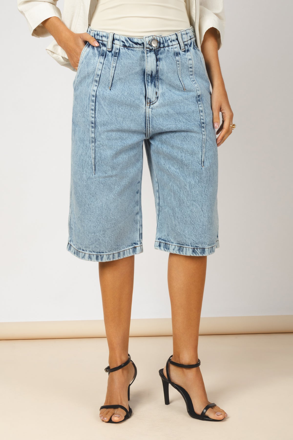 Bermuda Jeans com Pence