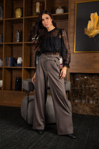Calça pantalona elegante com cinto fino