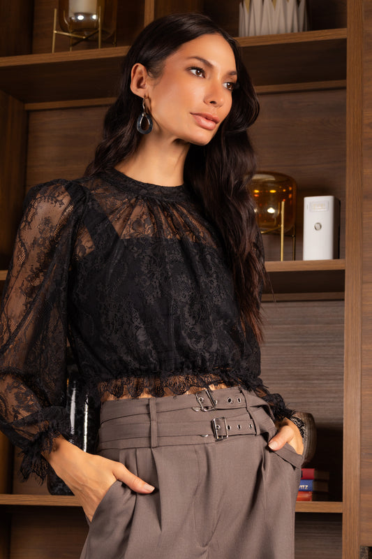 Blusa cropped de renda