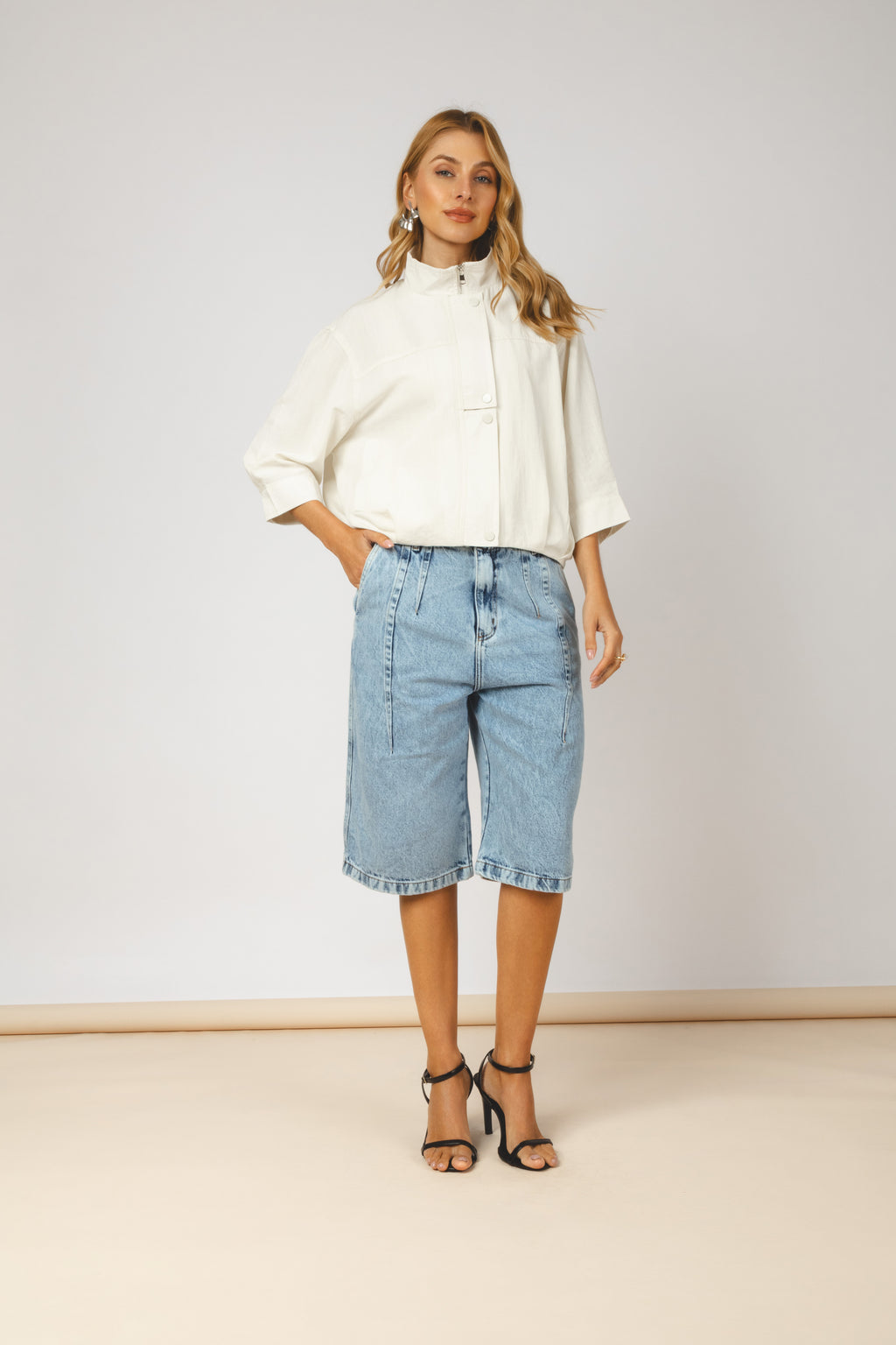 Bermuda Jeans com Pence