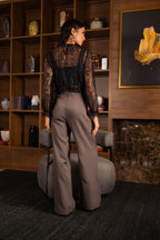 Calça pantalona elegante com cinto fino