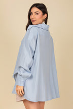 Camisa com bolsos com abertura lateral