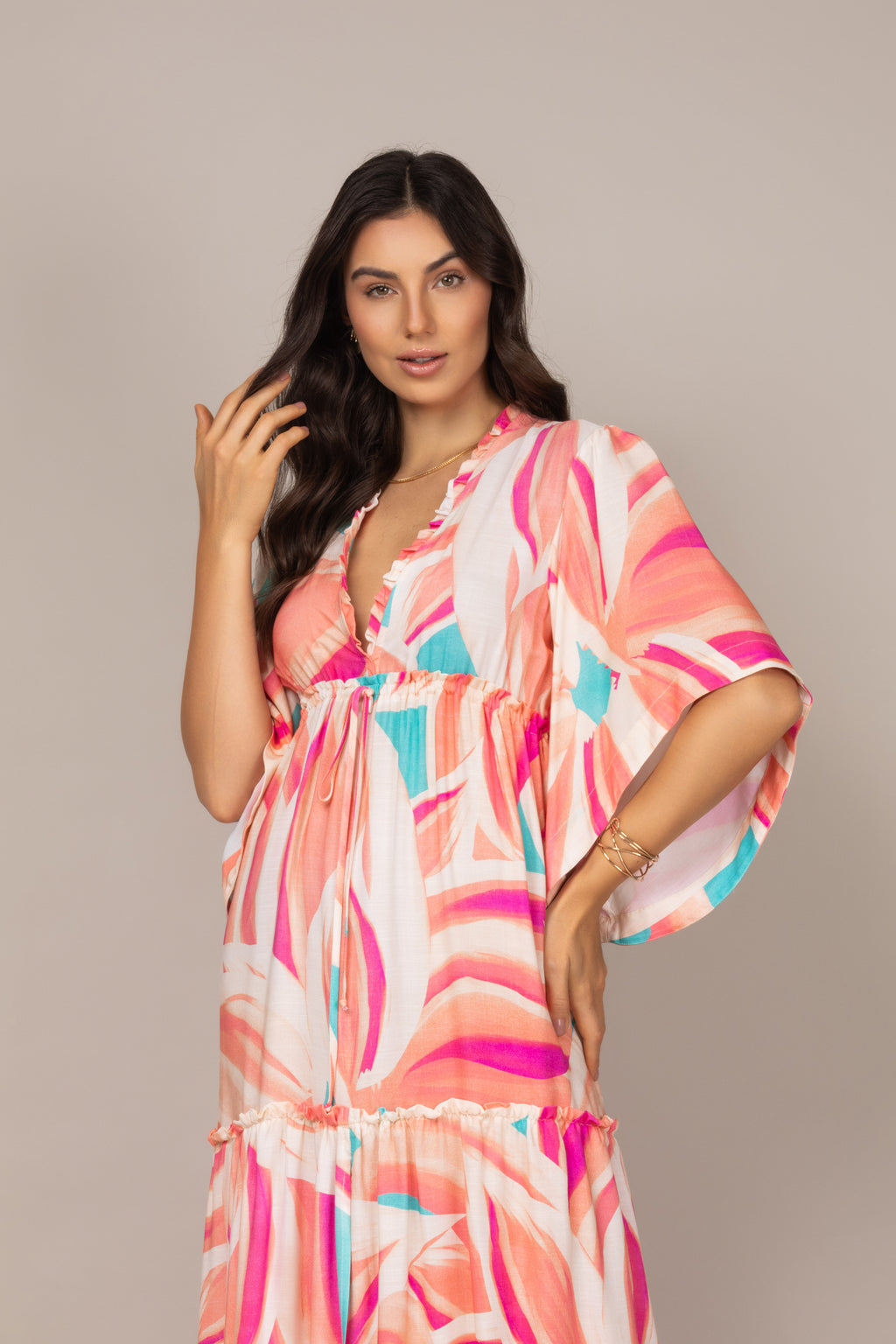 Vestido longo estampado com decote v