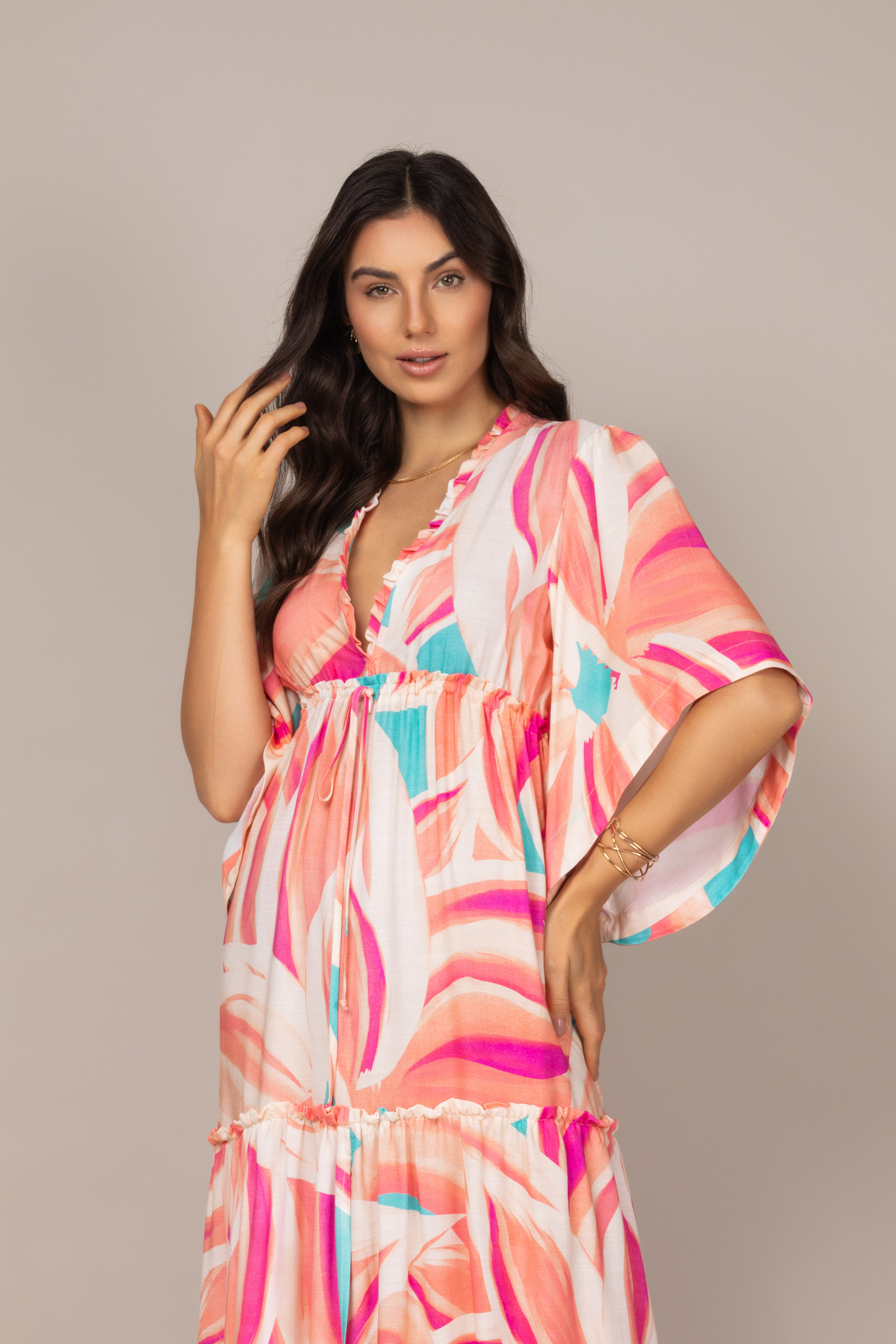 Vestido longo estampado com decote v
