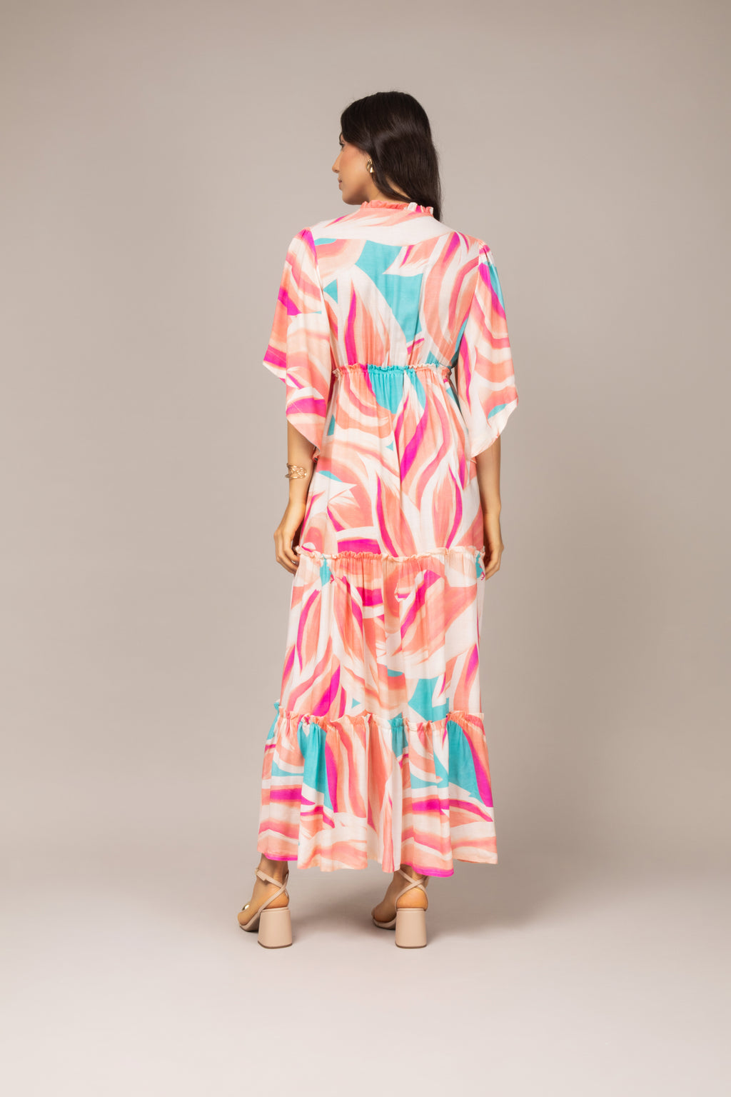 Vestido longo estampado com decote v