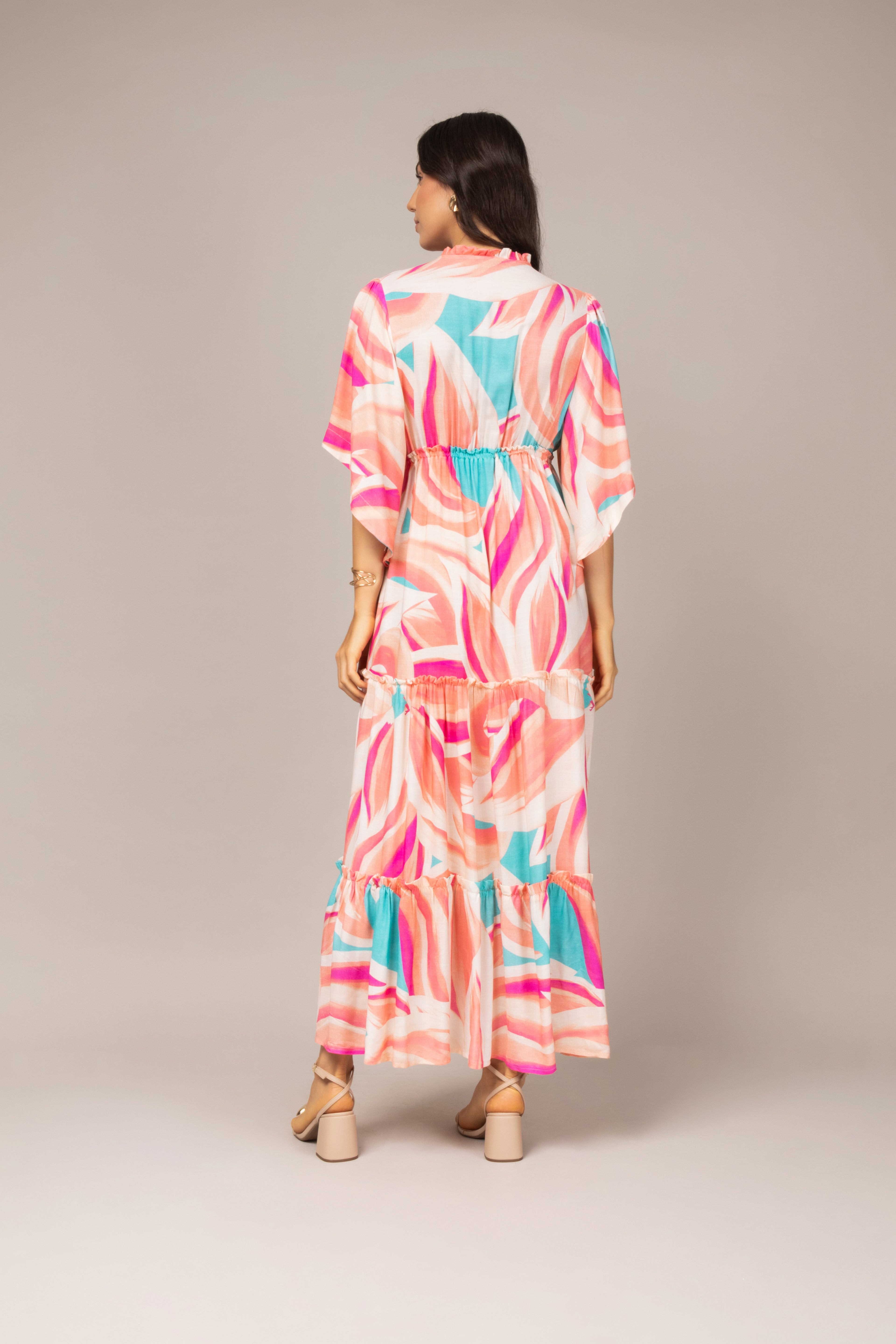 Vestido longo estampado com decote v