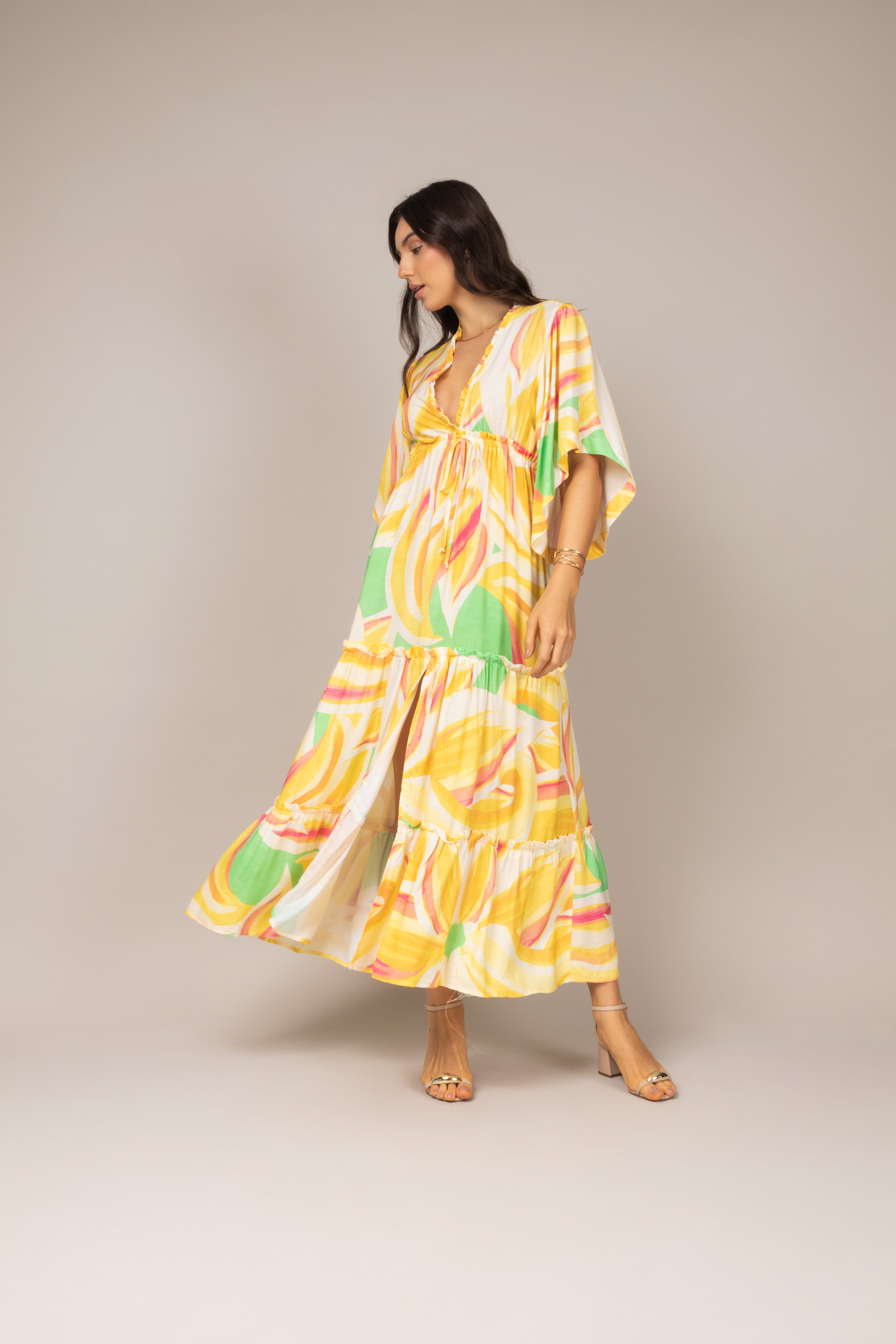 Vestido longo estampado com decote v