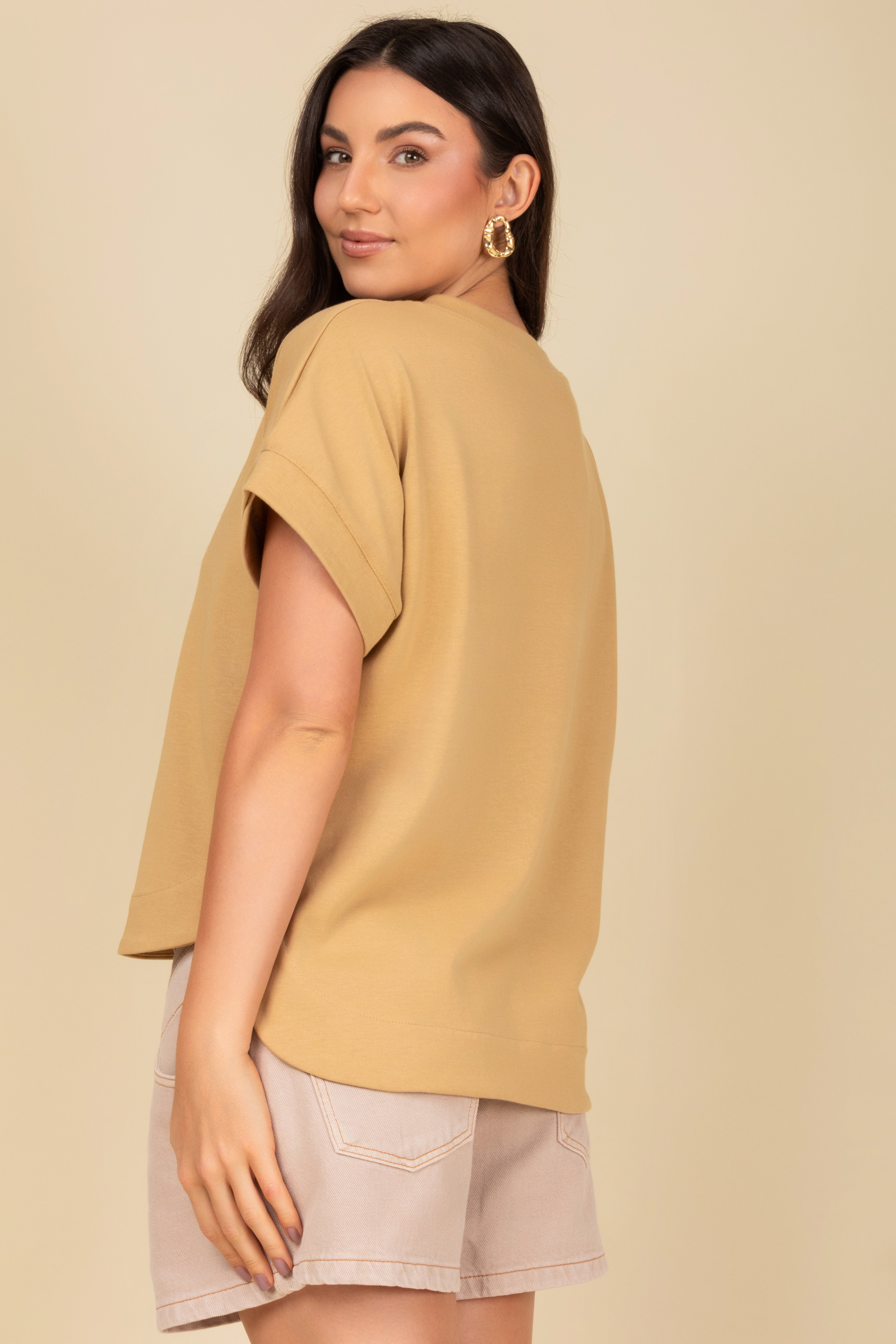 Blusa decote em V e manga dobrada