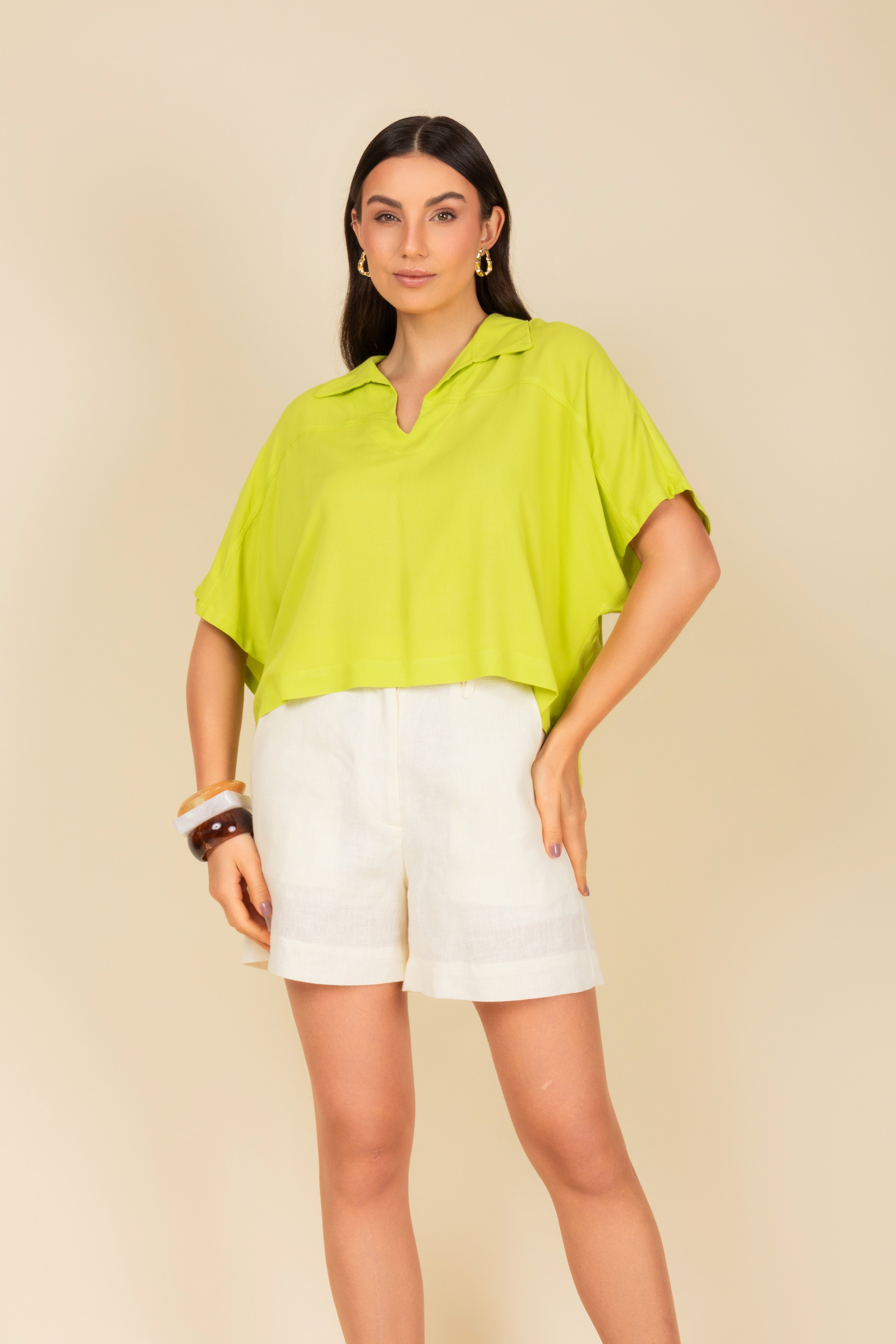 Blusa polo cropped em malha