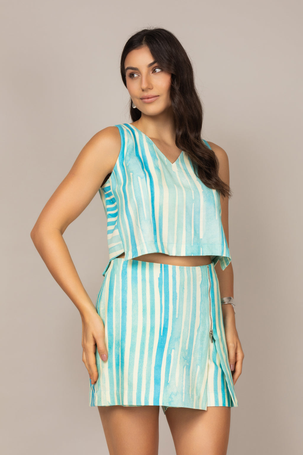 Conjunto de cropped e short saia