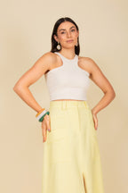 Saia midi com fenda frontal