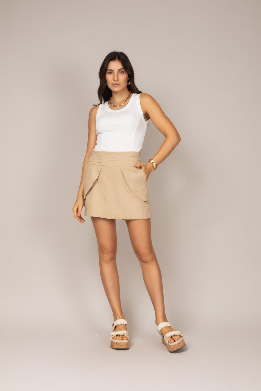 Short saia em alfaiataria com cós largo