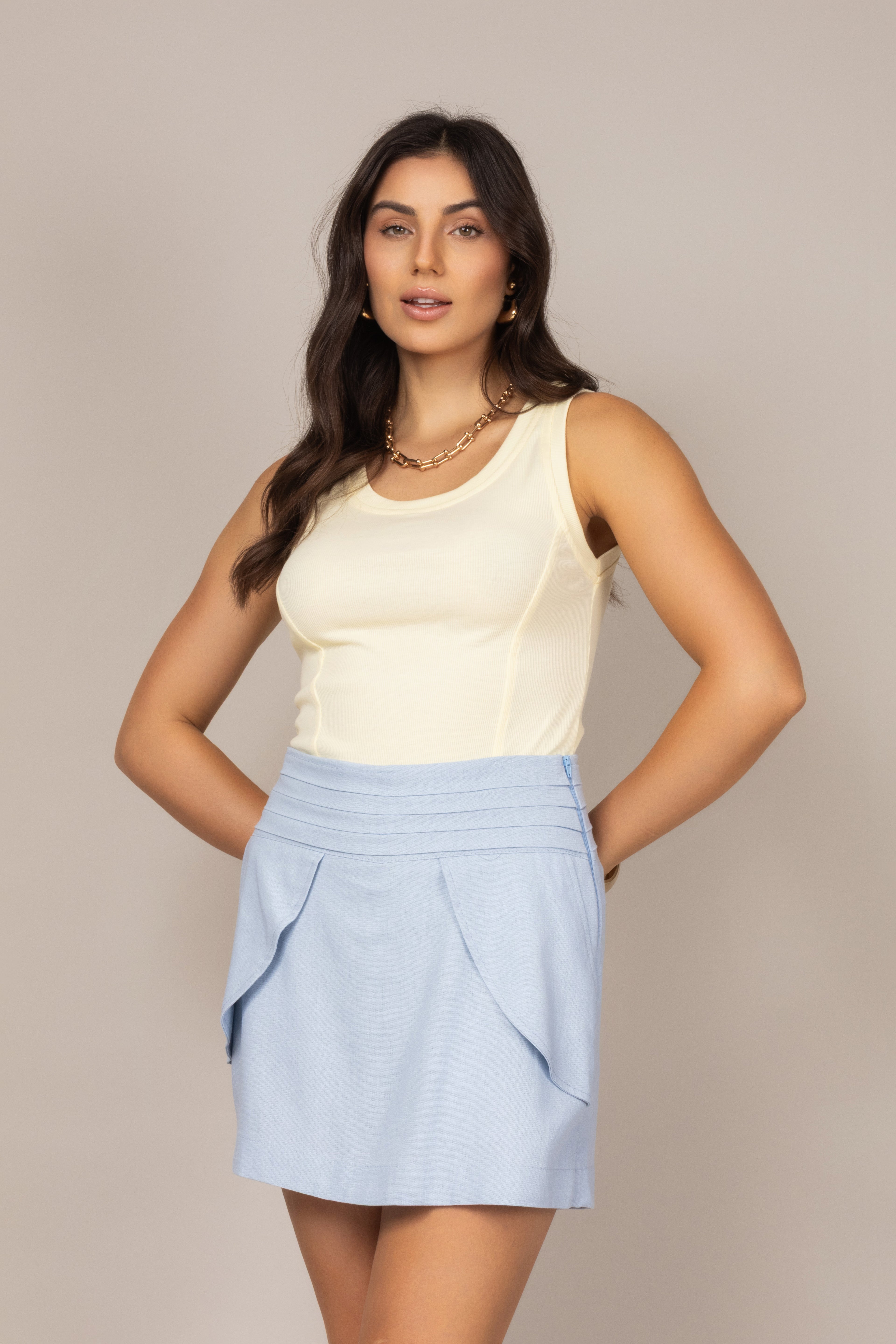 Short saia em alfaiataria com cós largo