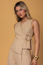 Conjunto alfaiataria de colete transpassado e short