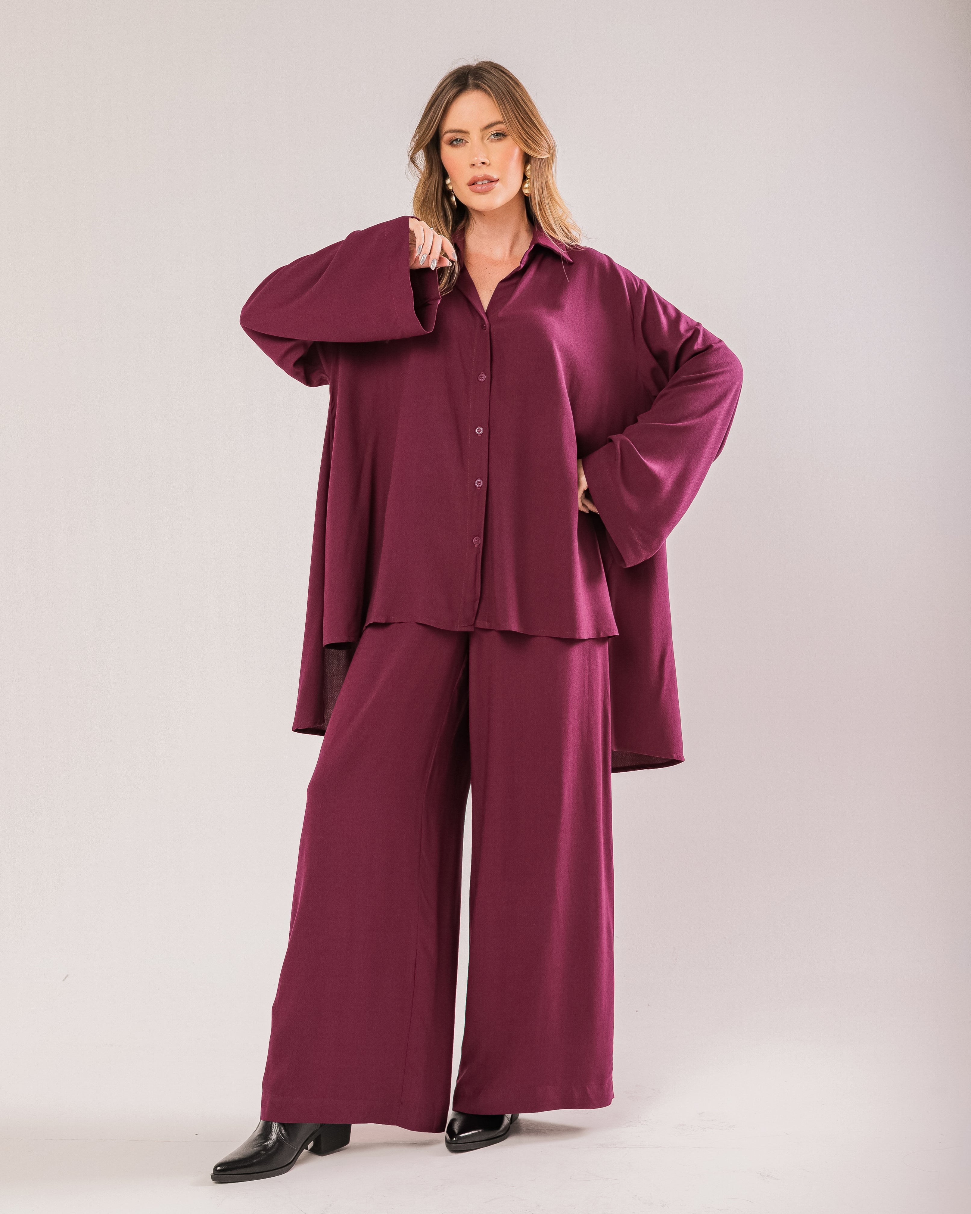 Calça pantalona com cós sobreposto
