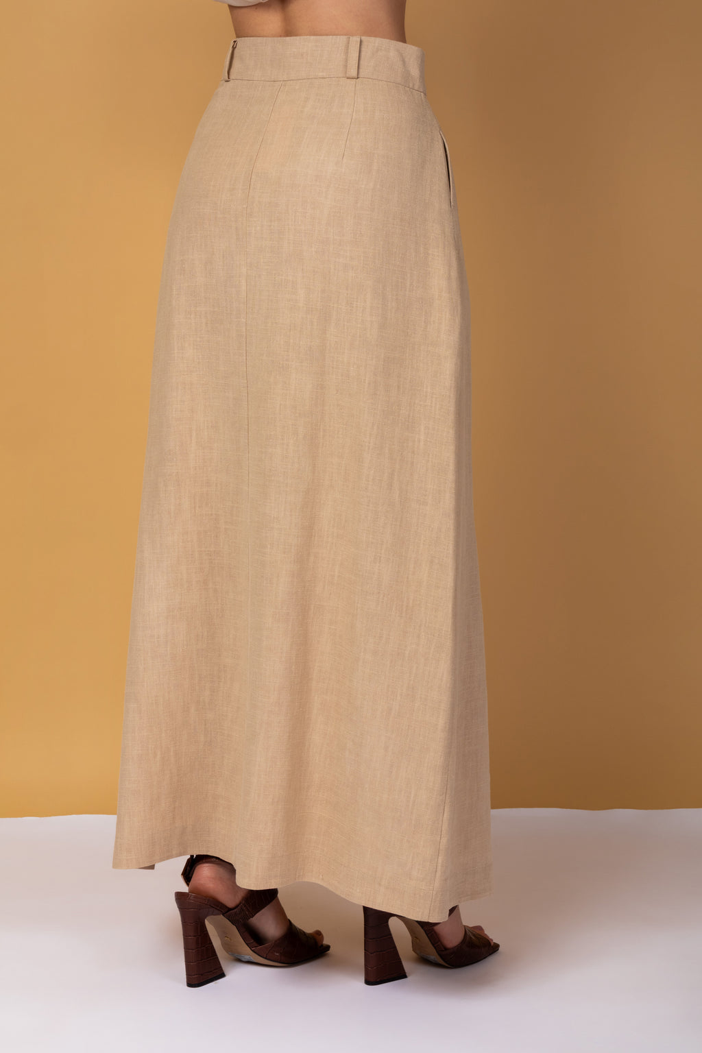 Saia longa midi com fenda frontal