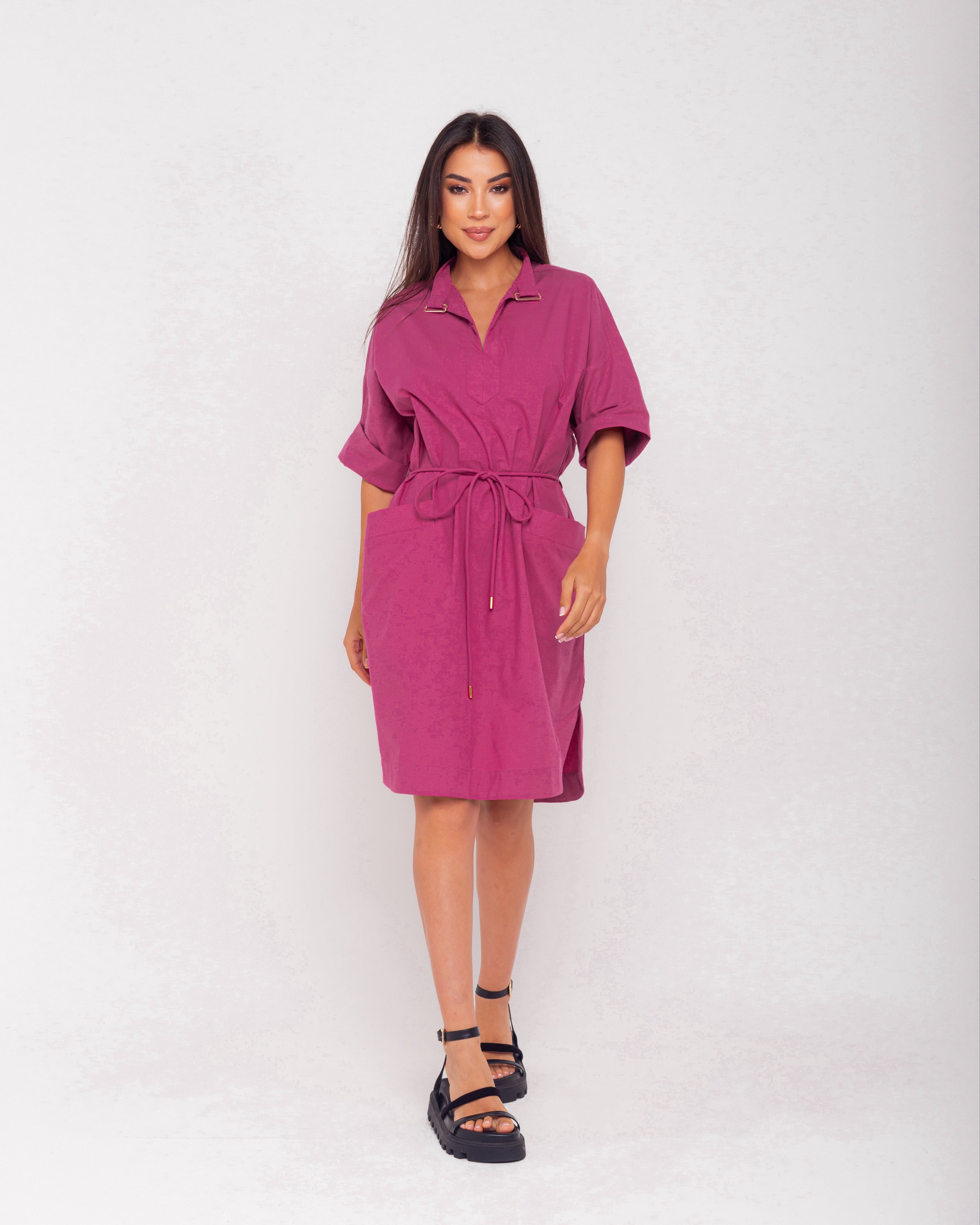 Vestido com amarração a cintura