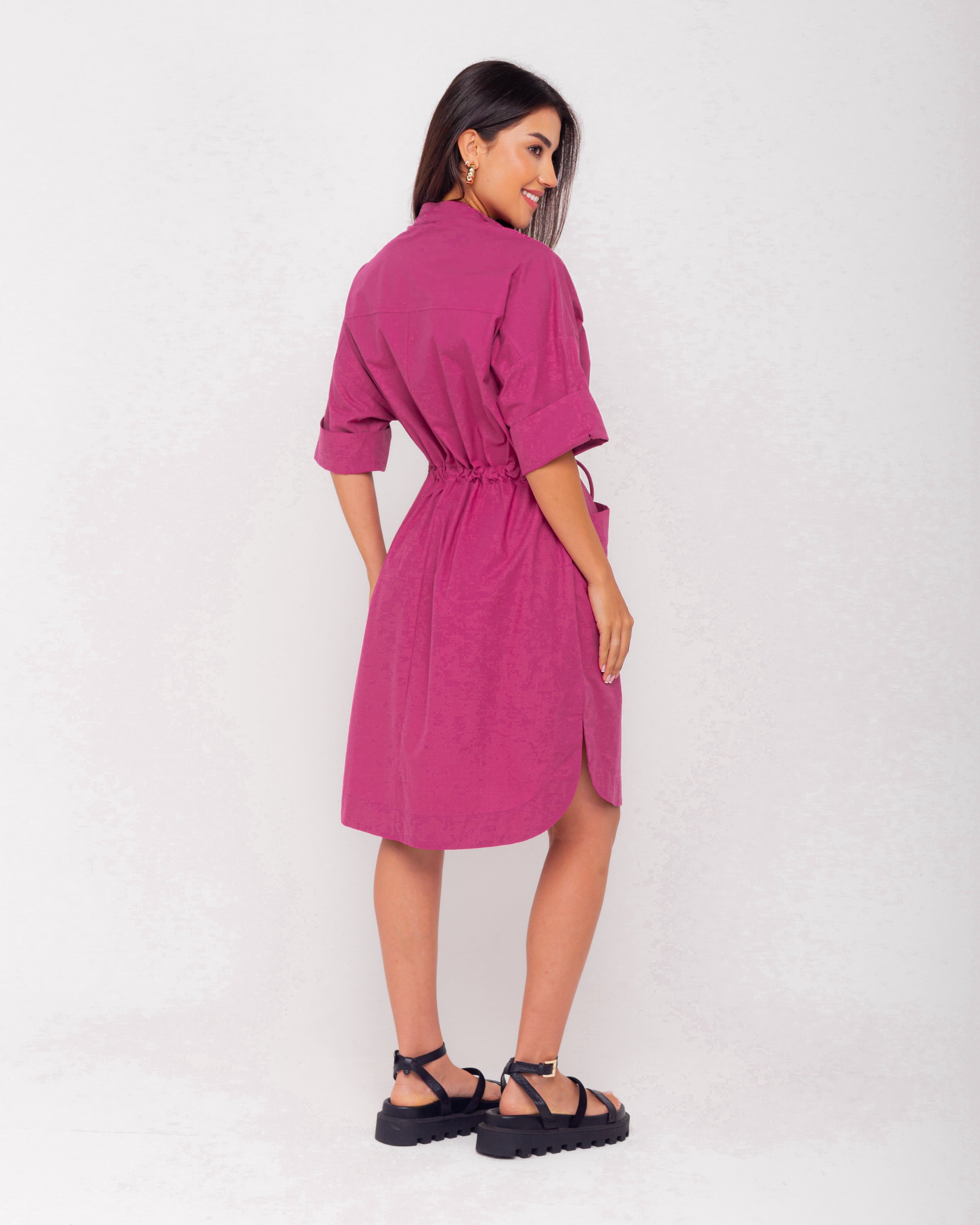 Vestido com amarração a cintura