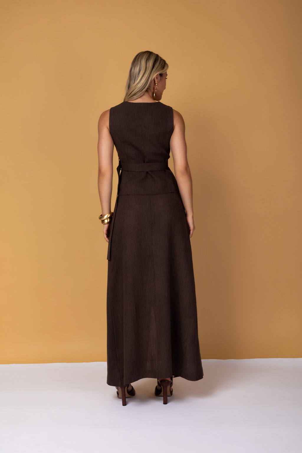 Saia longa midi com fenda frontal