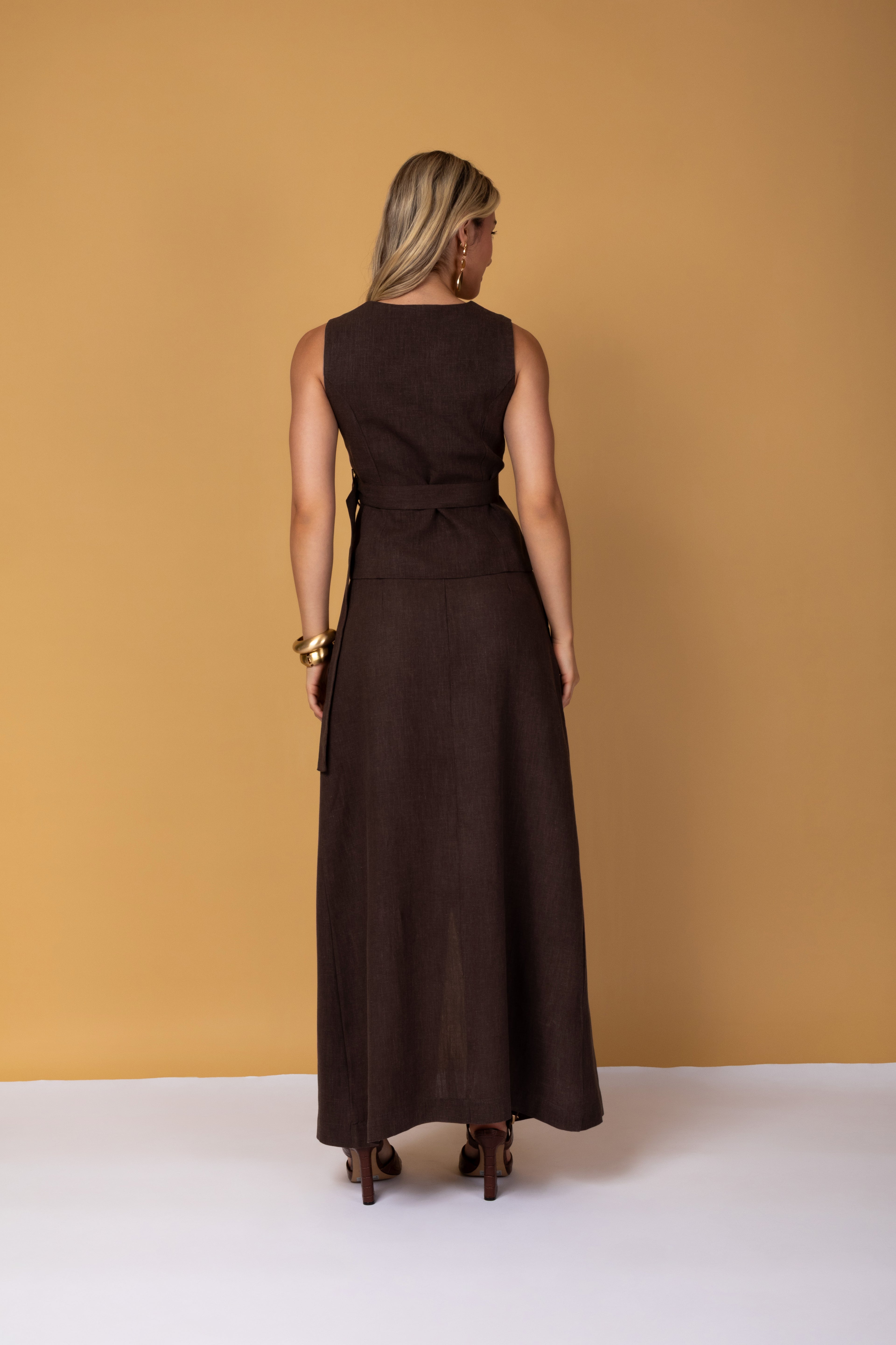 Saia longa midi com fenda frontal