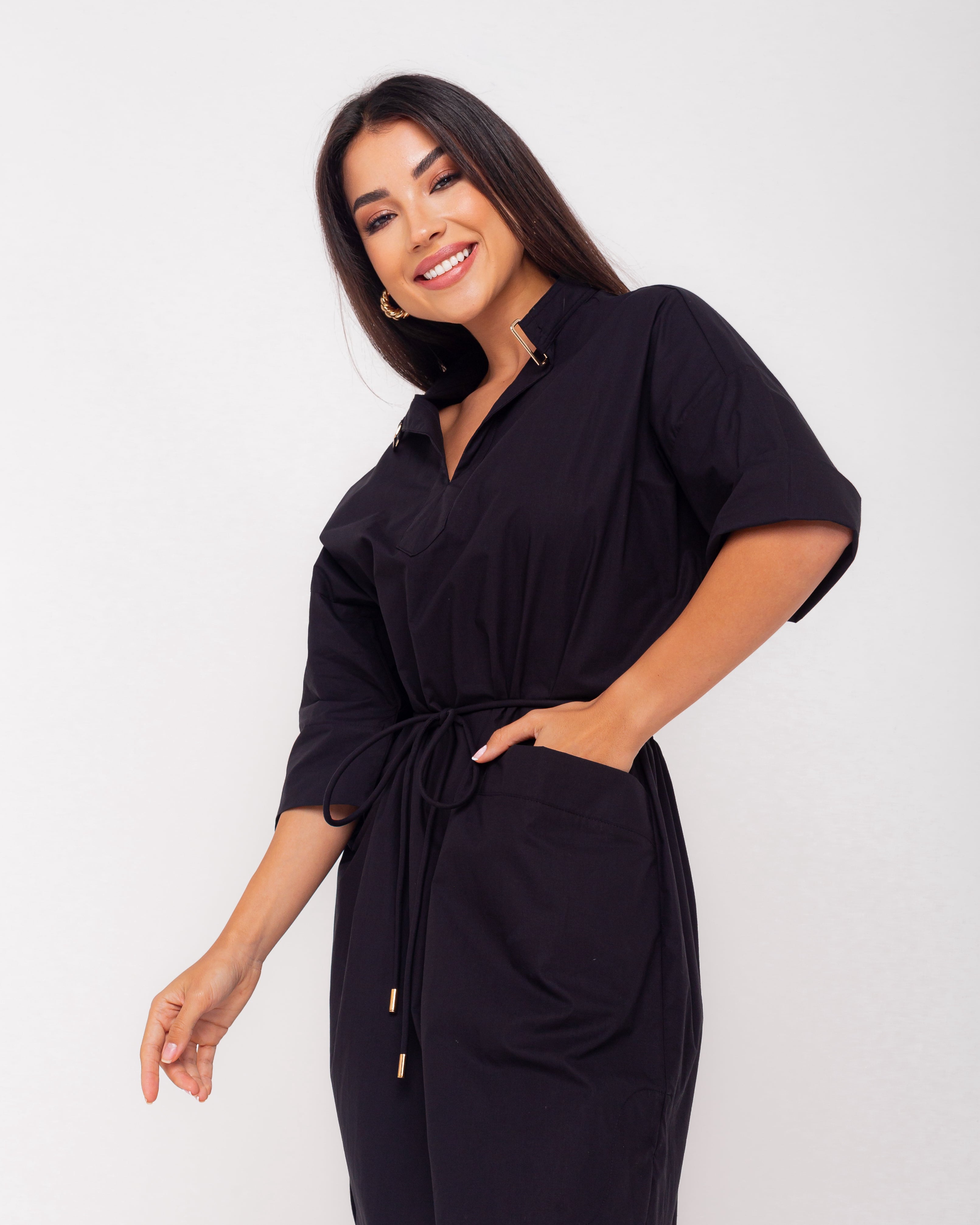 Vestido com amarração a cintura