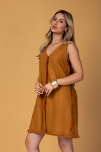 Vestido curto com detalhes em franja