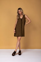 Vestido curto com detalhes em franja