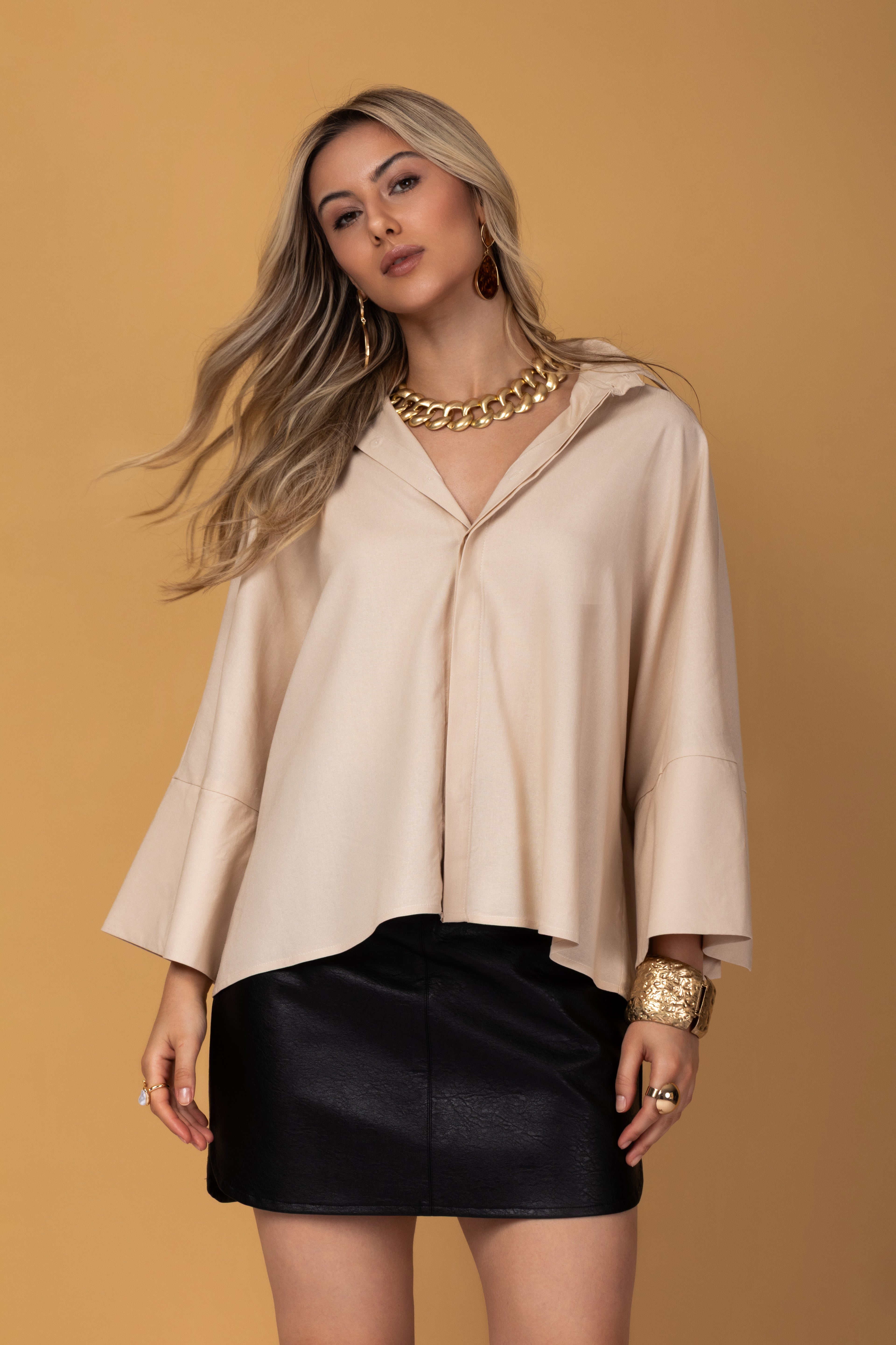 Saia curta cintura alta couro