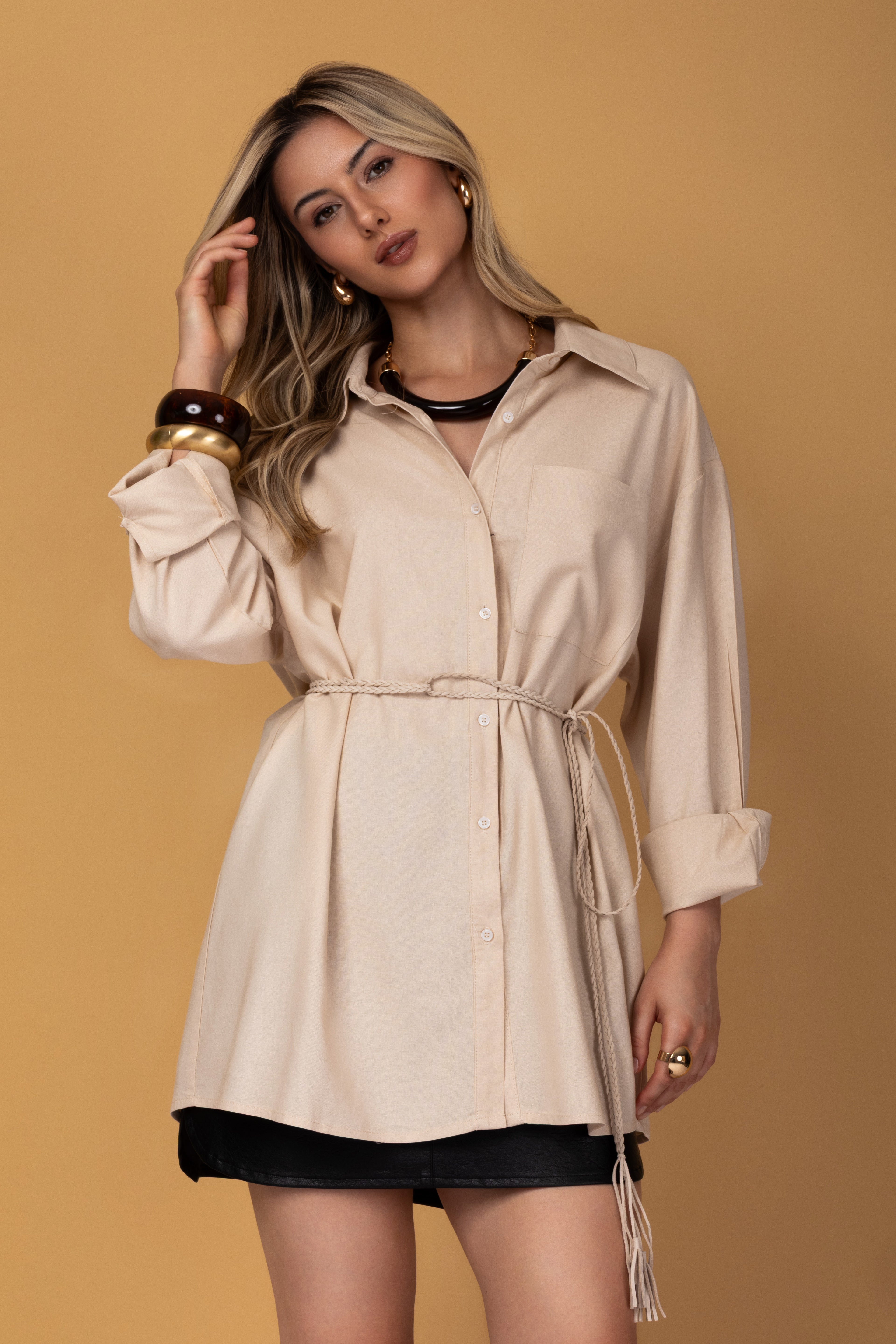 Camisa com amarração na cintura