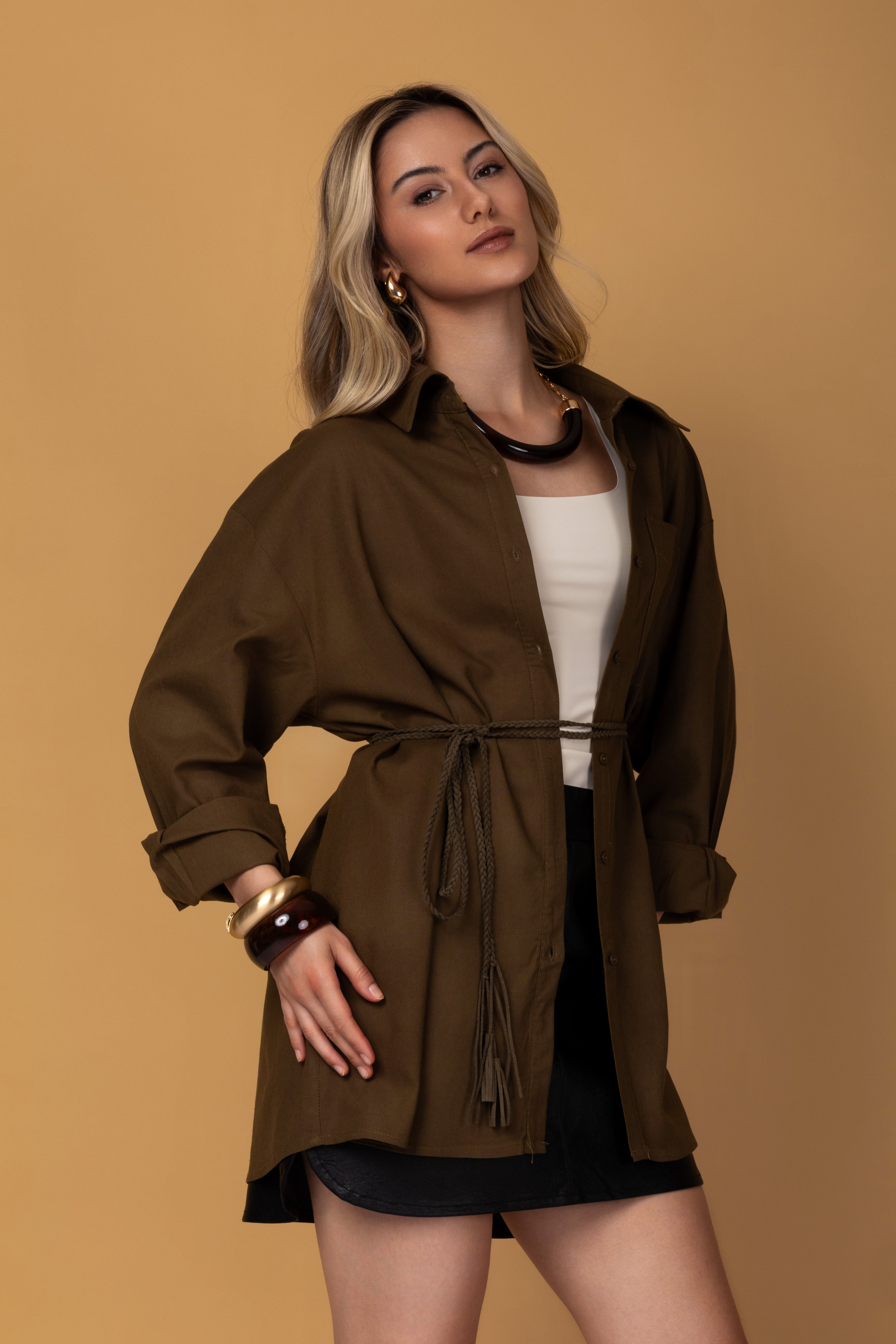 Camisa com amarração na cintura