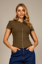 Blusa estruturada com zíper frontal