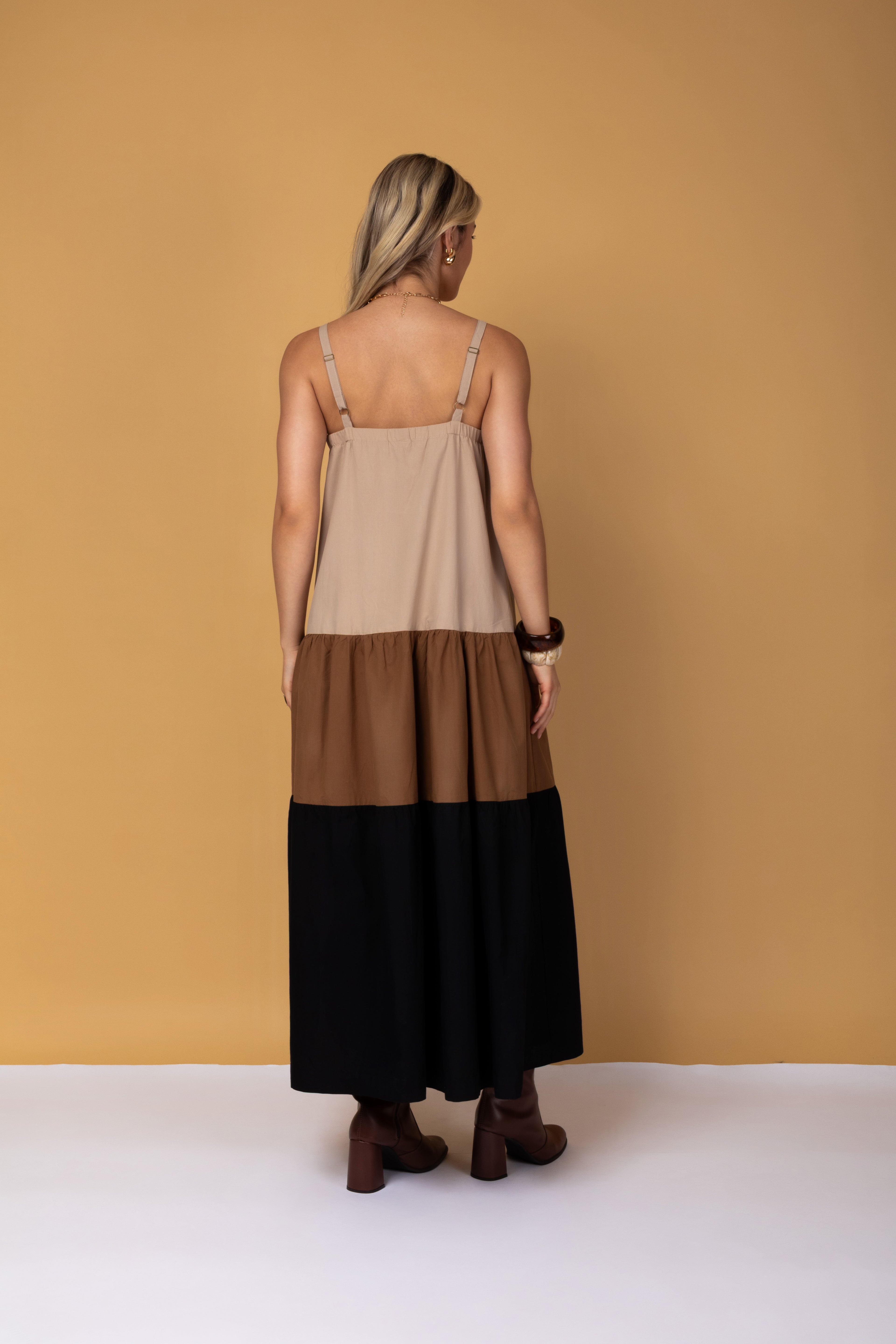 Vestido longo tricolor com alças