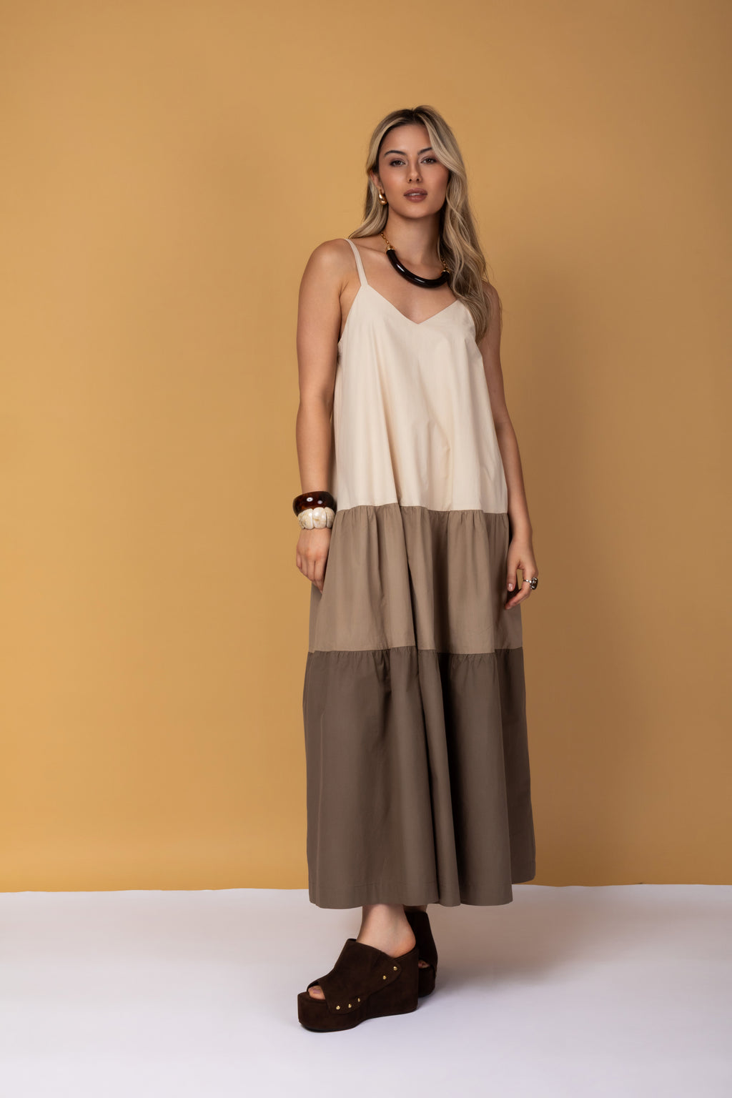 Vestido longo tricolor com alças