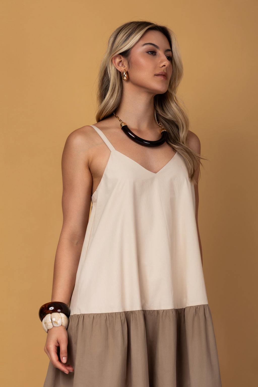 Vestido longo tricolor com alças