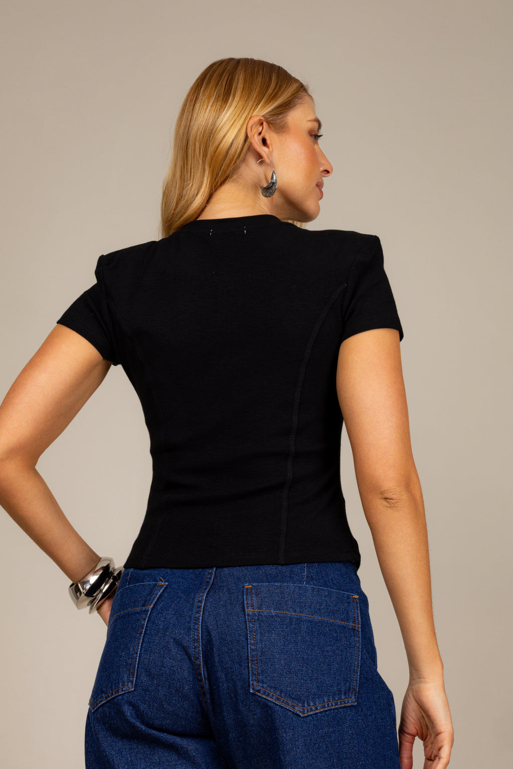 Blusa estruturada com zíper frontal