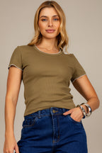 Blusa canelada com detalhes