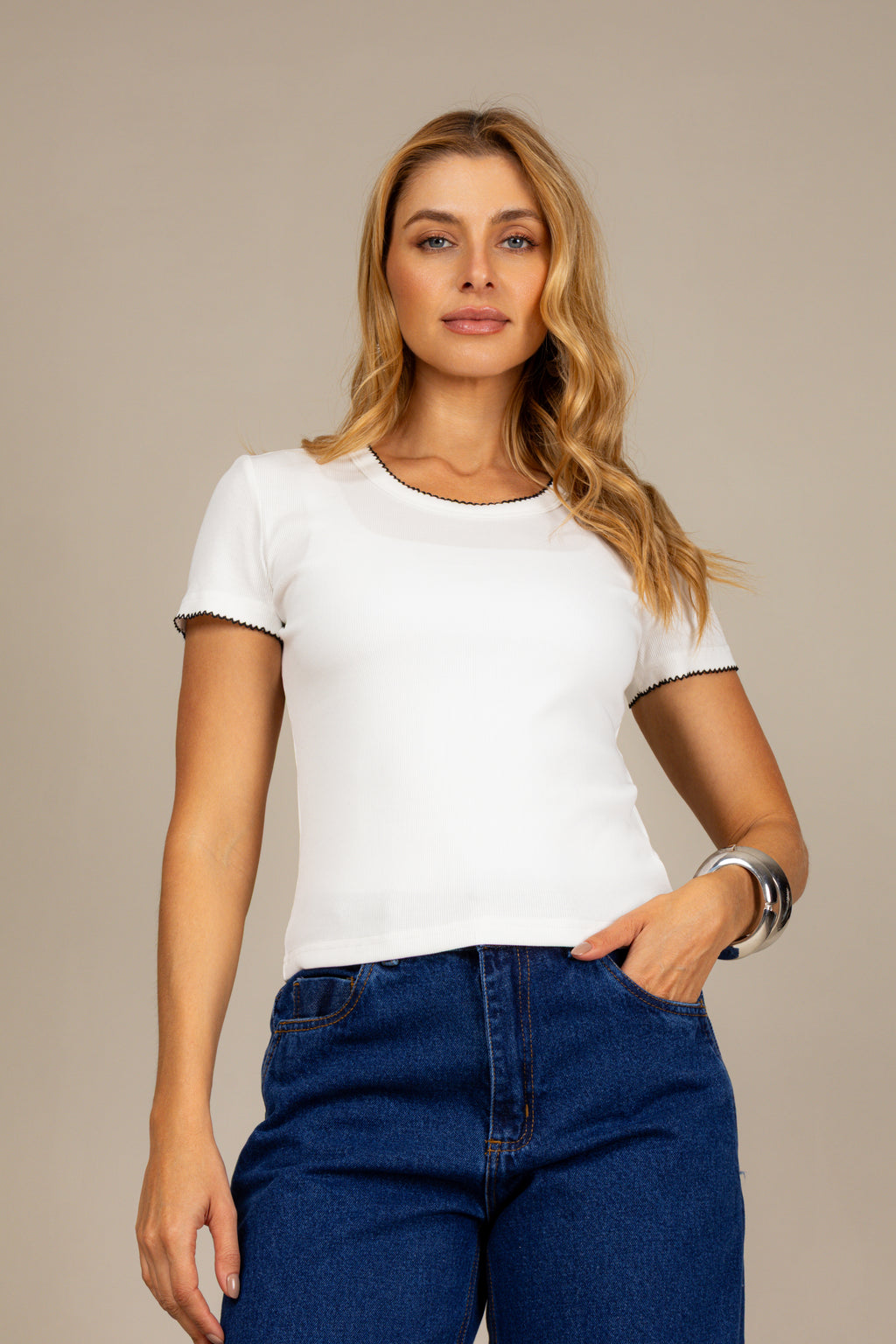 Blusa canelada com detalhes