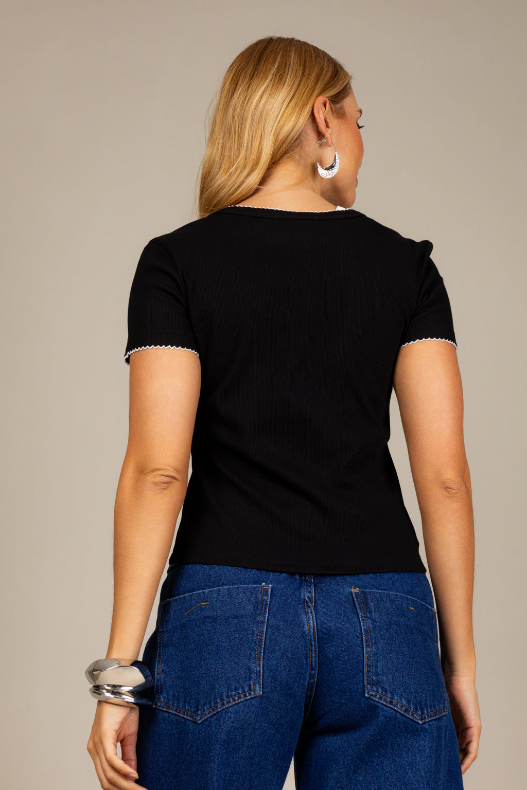 Blusa canelada com detalhes