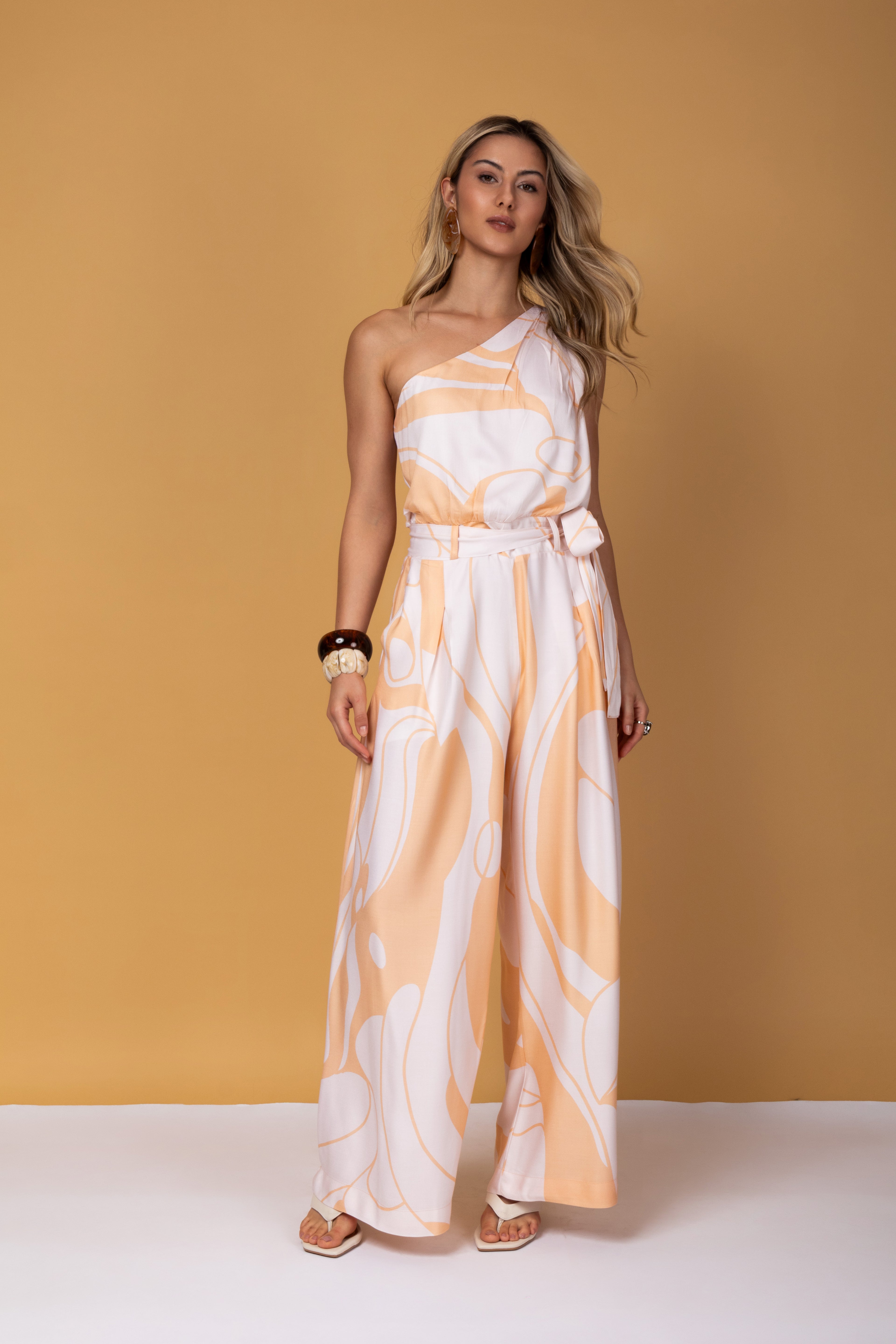 Macacão longo com estampa orgânica