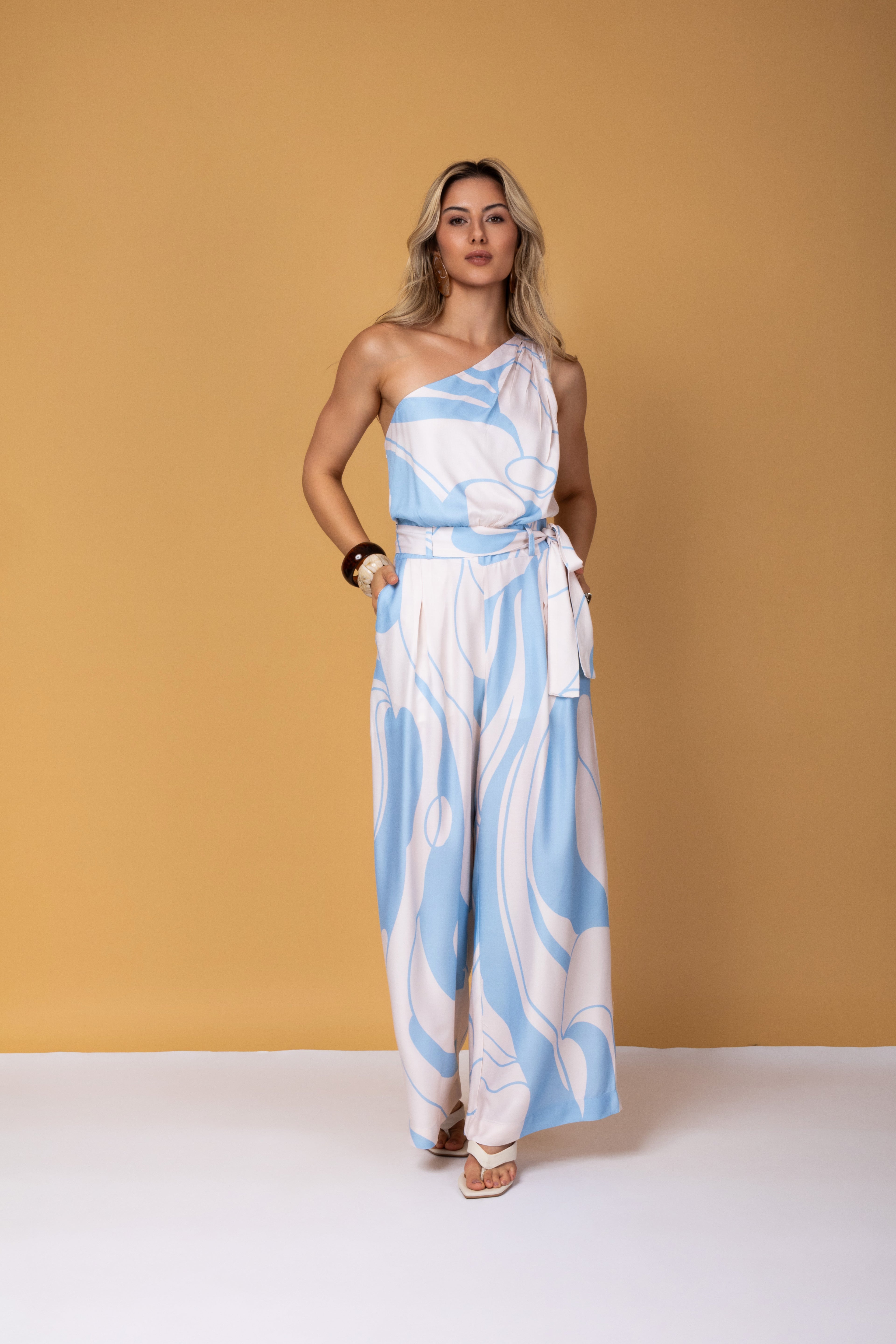 Macacão longo com estampa orgânica