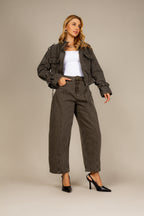 Calça barrel jeans verde militar
