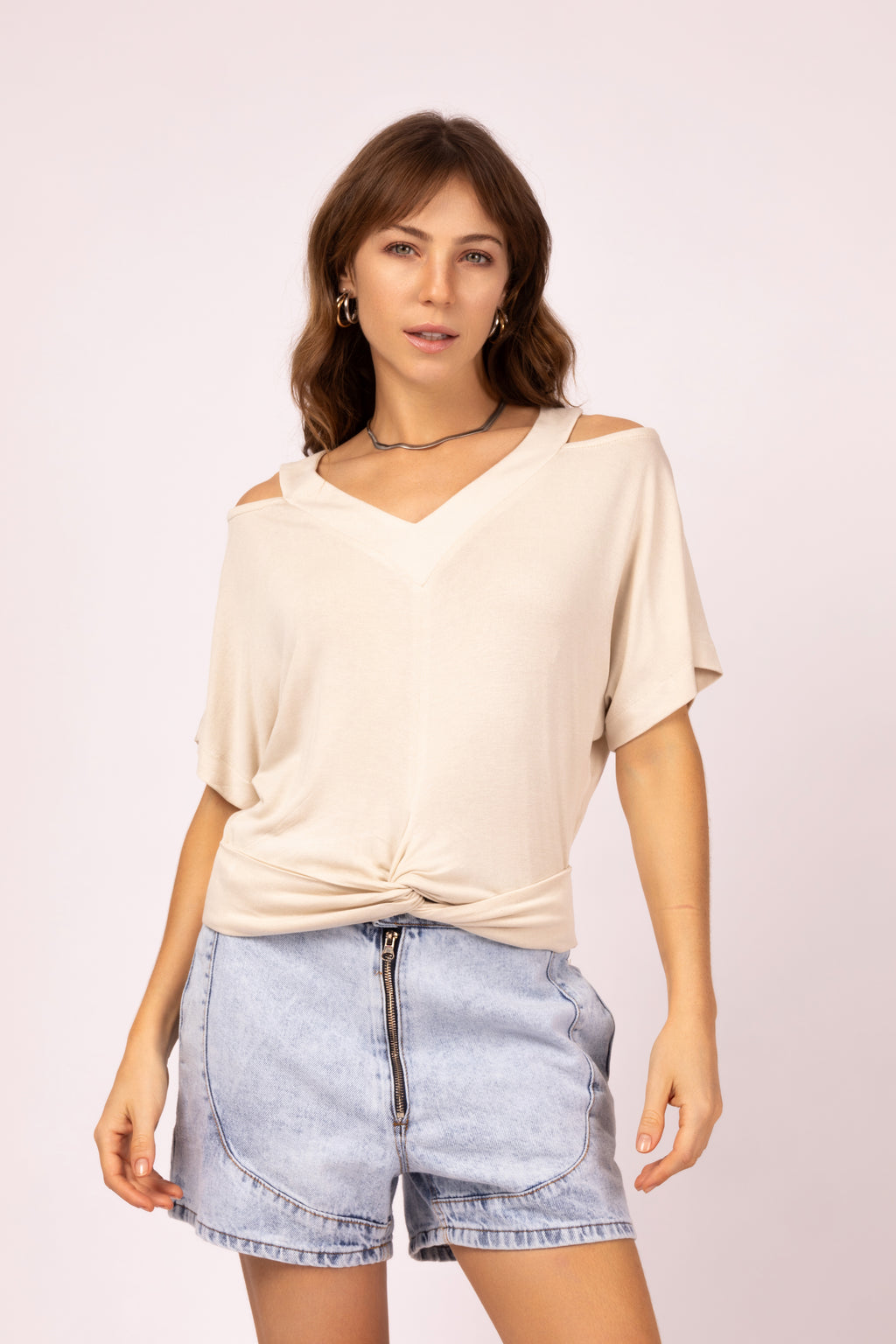 Blusa com recortes no ombro