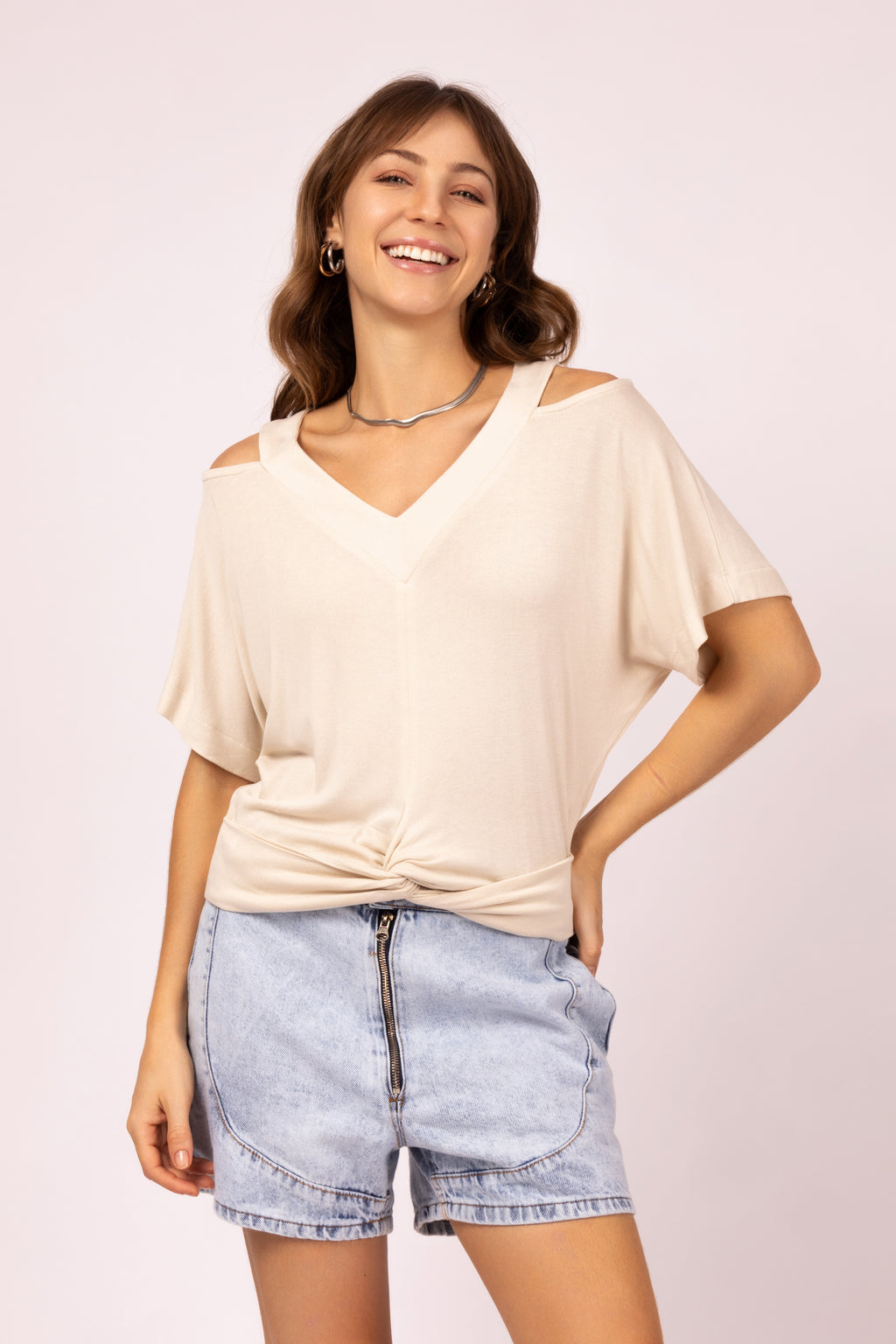 Blusa com recortes no ombro