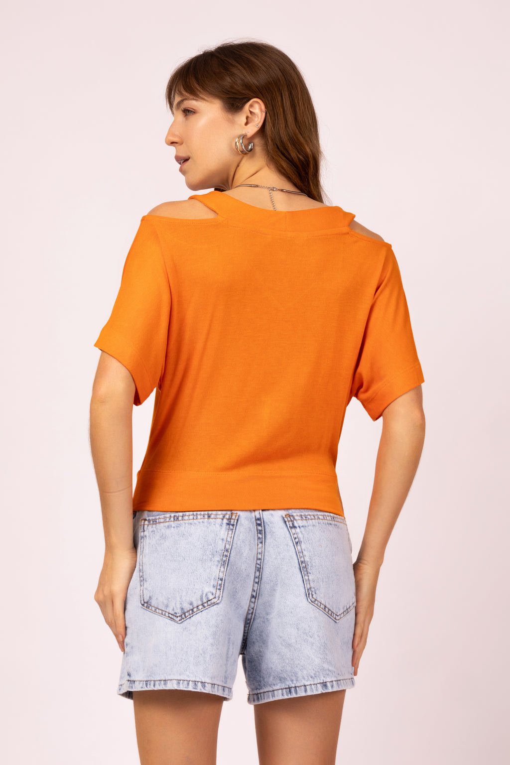 Blusa com recortes no ombro