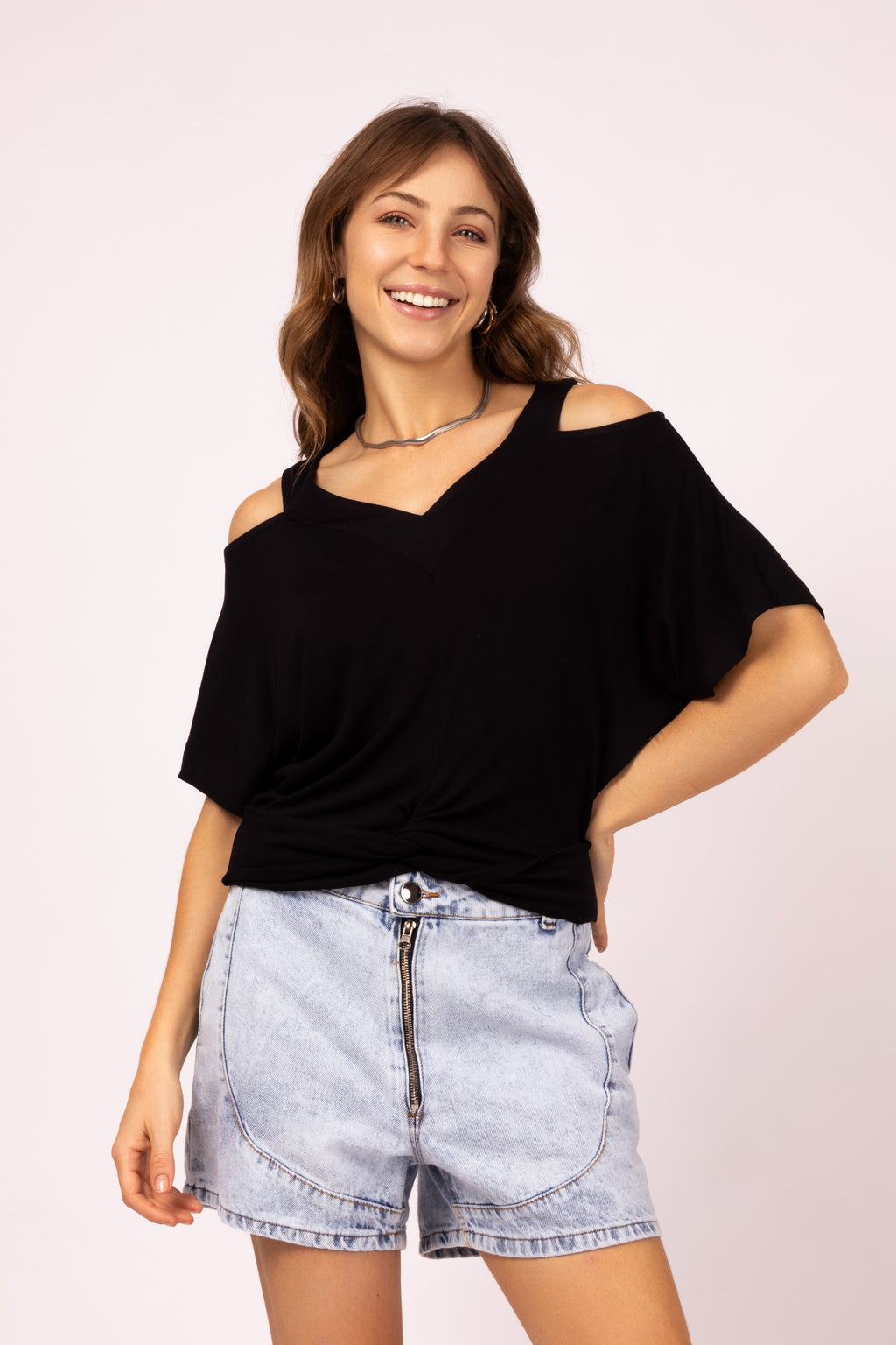 Blusa com recortes no ombro