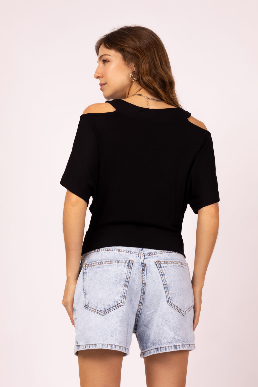 Blusa com recortes no ombro